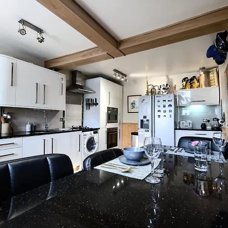 Ramsgate Seafront Apartment With Jacuzzi Bath & Pool Table Exterior photo