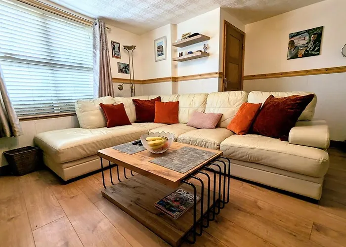 Ramsgate Seafront Apartment With Jacuzzi Bath & Pool Table