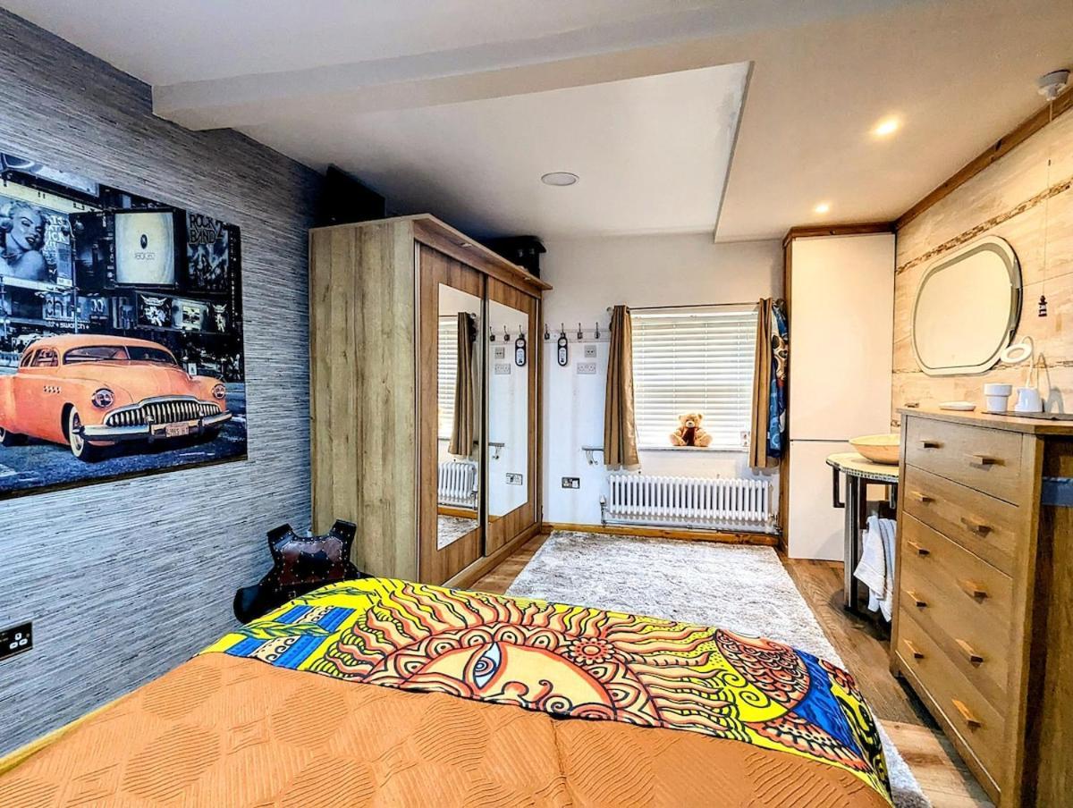 Seafront With Jacuzzi Bath & Pool Table Appartement